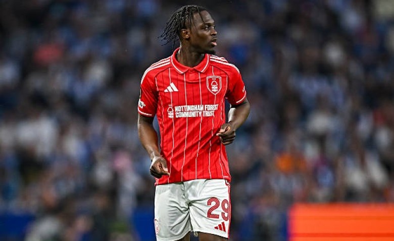 Illustration : "Mercato Rennes : Un ancien crack de Ligue 1 ciblé pour accompagner le retour de Terrier !"