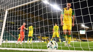 Illustration : FC Nantes - Red Star (0-1) : Huis clos, fureur de Der Zakarian... C'est déjà la crise chez les Canaris