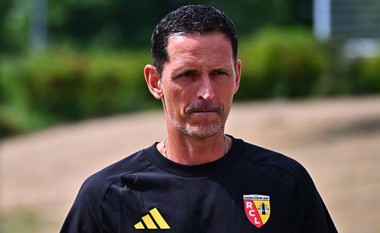 Illustration : "Mercato Lens : Un ex-joueur de Ligue 1 ciblé pour booster l'attaque !"