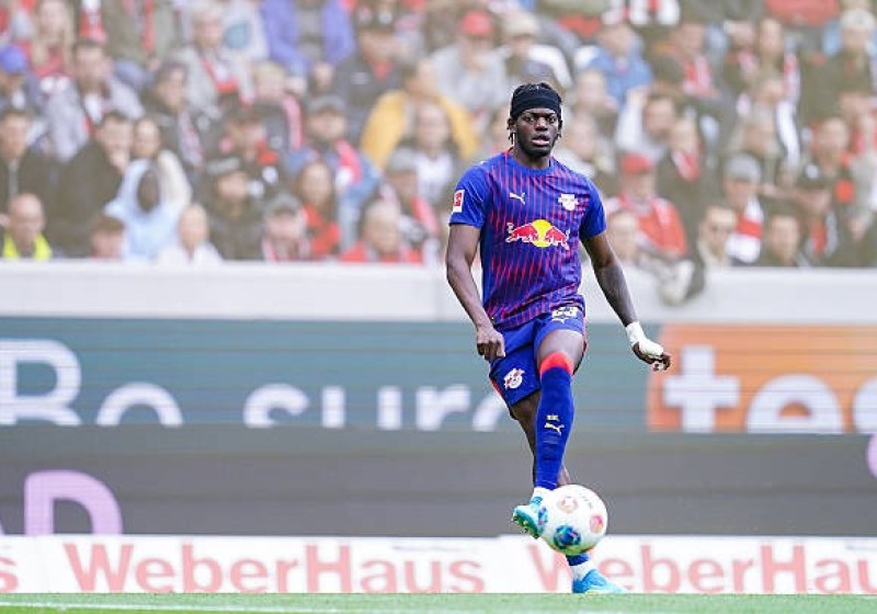Illustration : Ex-OL : Le Barça passe à l'attaque pour Castello Lukeba, gros jackpot en vue pour Lyon !