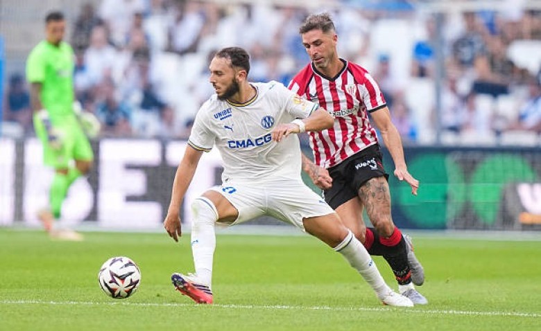Illustration : "Mercato OM : Gouiri et Paixao vendus 65 M€ ? Le dilemme explosif qui secoue la Commanderie"