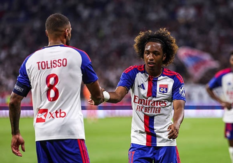 Illustration : Mercato OL : Une folle rumeur à 400 000€ de salaire pour faire oublier Malick Fofana