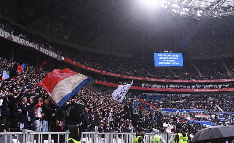 Illustration : "OL - Fenerbahçe : Un raz-de-marée en billetterie et un stade en feu annoncé !"