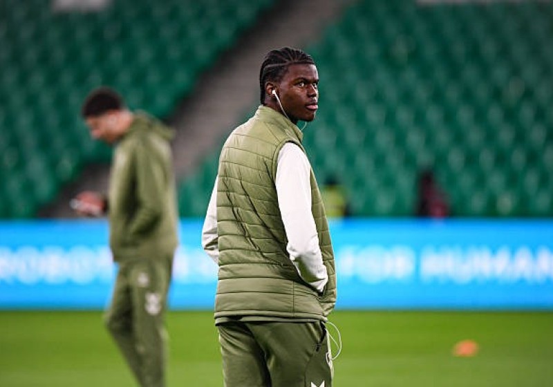 Illustration : Mercato ASSE : Un pensionnaire de Ligue 1 s'offre un banni des Verts contre toute attente