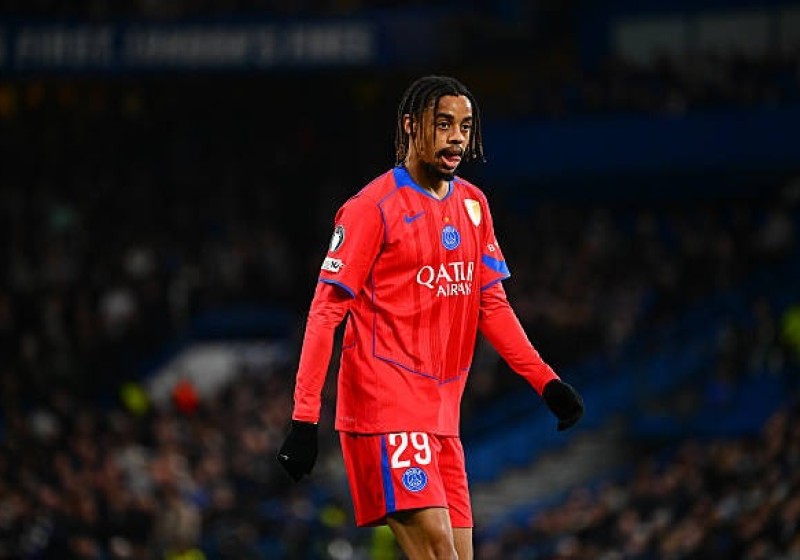 Illustration : Mercato PSG : Liverpool a-t-il complètement vrillé sur le transfert de Barcola ?