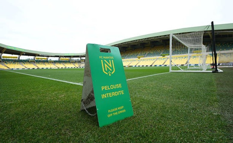 Illustration : "Mercato Nantes : Un renfort en provenance de Ligue 1 pour combler le couloir droit !"