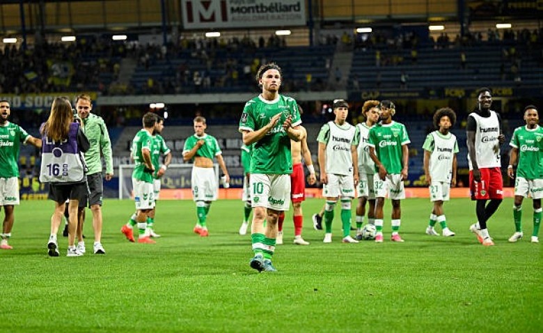 Illustration : "Mercato ASSE : Un Vert pour toujours quitte le club après un arrangement à 2 millions"