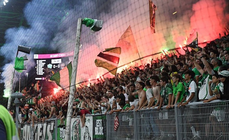 Illustration : "Mercato ASSE : Liverpool réalise un braquage à Saint-Étienne à quelques heures du gong !"