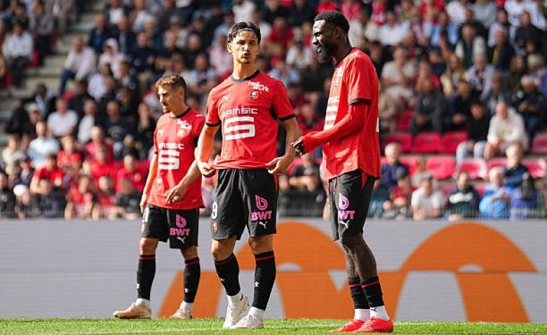 Illustration : "Mercato Rennes : La direction bretonne s'offre un renfort de poids au bout du suspense"