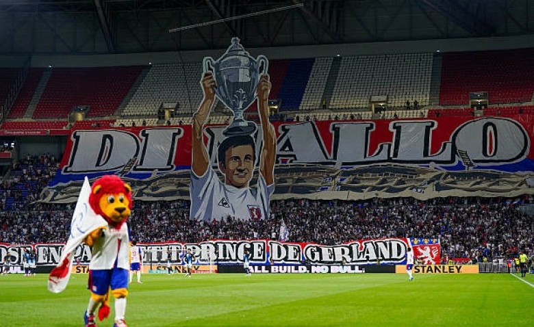 Illustration : "Mercato OL : Rupture de contrat surprise pour un cadre poussé vers la sortie"