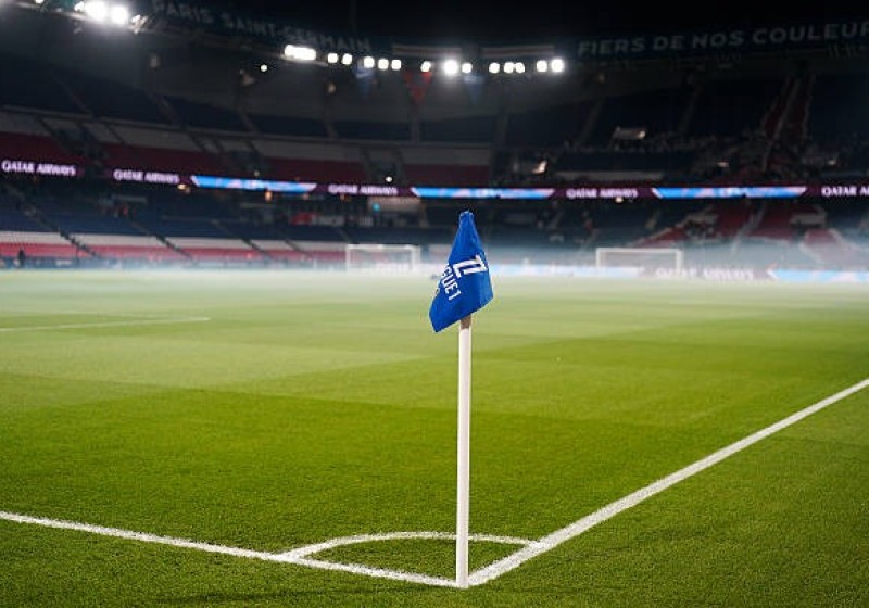 Illustration : Ligue 1 : Le PSG dépense une fortune pour sauver son terrain !