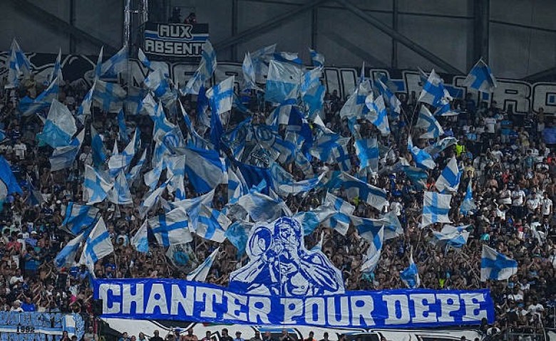 Illustration : "OM : Frank McCourt violemment pris à partie par les supporters"