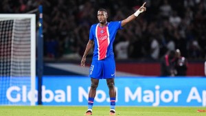 Illustration : Mercato PSG : Arsenal et Manchester City prêts à faire sauter la banque pour Pacho !