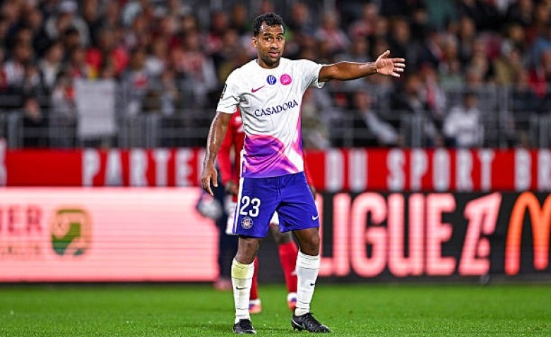 Illustration : "Mercato Toulouse : La vraie raison derrière la prolongation inattendue de Cristian Casseres"