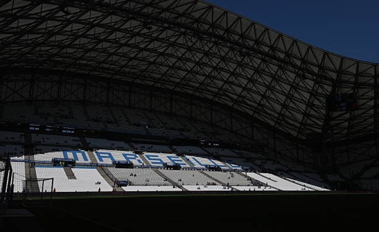 Illustration : "OM - Paris FC : Le club olympien prend des mesures fermes après une scène révoltante"