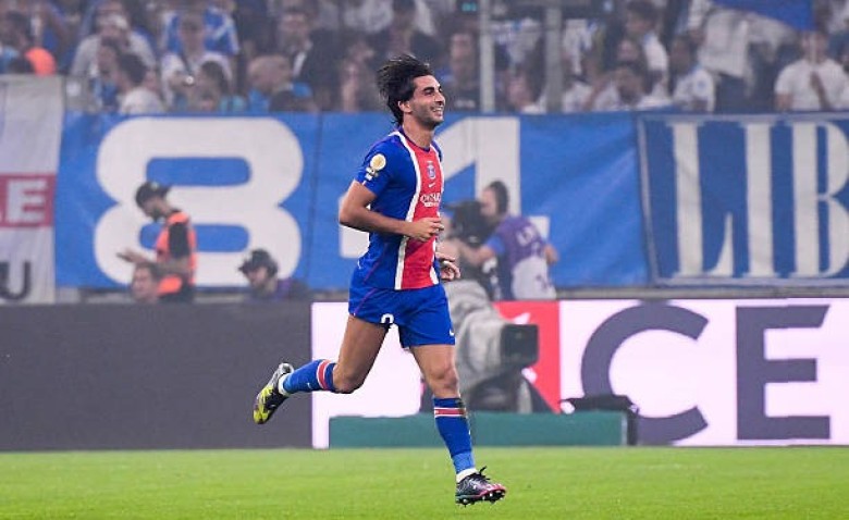 Illustration : "Mercato PSG : Quand Ferran Torres interpelle le club pour recruter Pedri"