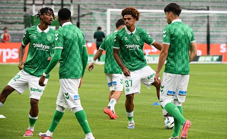 Illustration : "Mercato ASSE : Un espoir claque la porte de l'Étrat"