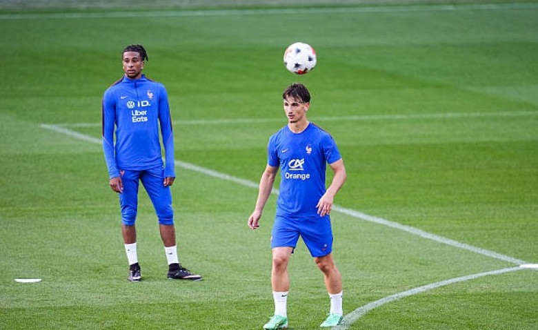 Illustration : "Mercato Rennes, PSG : Luis Enrique passe à l'offensive pour Esteban Lepaul !"