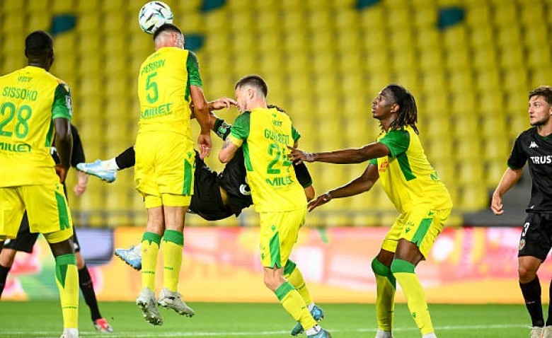 Illustration : "FC Nantes : Un joyau nantais évacué en urgence avec la sélection"