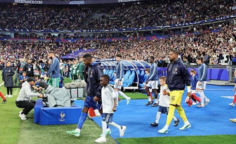 Illustration : "France - Italie : Raz-de-marée d'audience pour TF1 et Zidane !"