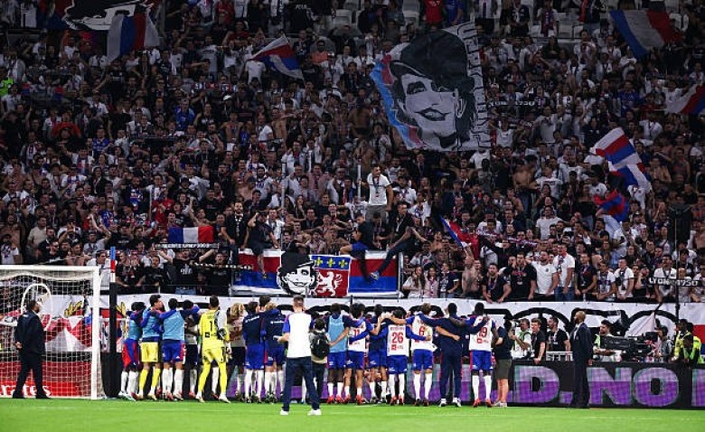 Illustration : "OL : Tensions, agressions et batailles d'influence en coulisses autour des groupes de supporters"