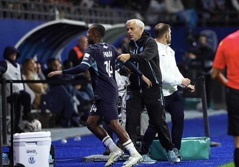 Illustration : Troyes - OM : La mise au point de Bruno Genesio sur la sortie polémique d'Igor Paixão