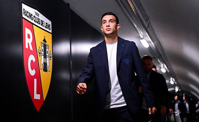 Illustration : "Mercato Lens : Le Borussia Dortmund et Leipzig lorgnent Andrija Bulatovic"