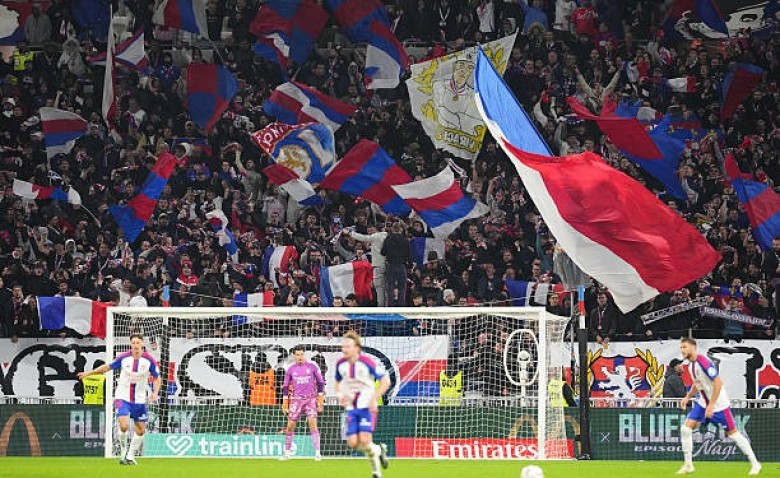 Illustration : "OL - OGC Nice : La banderole coup de poing des Bad Gones contre les casseurs"