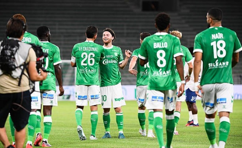 Illustration : "Mercato ASSE : Pourparlers engagés pour prolonger un joyau stéphanois !"