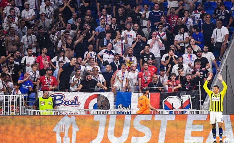 Illustration : "Mercato OL : Lyon veut relancer un avant-centre du Panathinaïkos !"