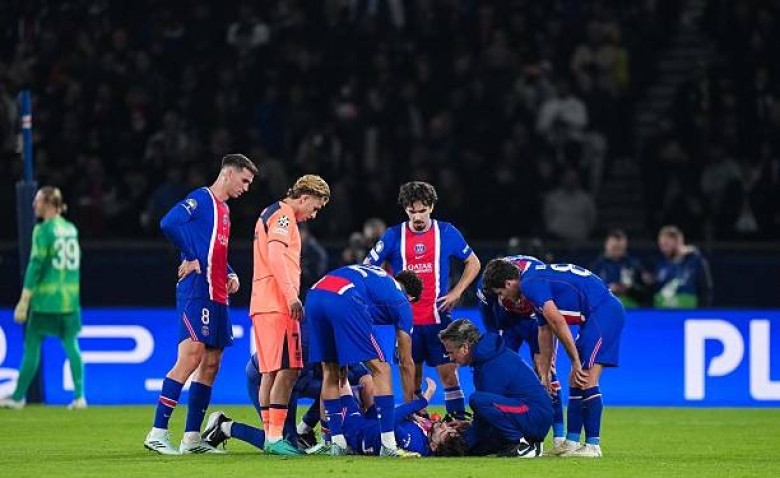 Illustration : "Mercato PSG : Le casting XXL pour pallier la blessure de Khvicha Kvaratskhelia"