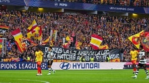 Illustration : Bruges - RC Lens : L'UEFA sort le bâton et menace les Sang et Or d'une très lourde sanction !