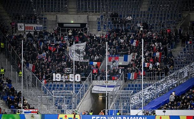 Illustration : "OL : Le club hausse le ton après le blocage de ses supporters en Allemagne"