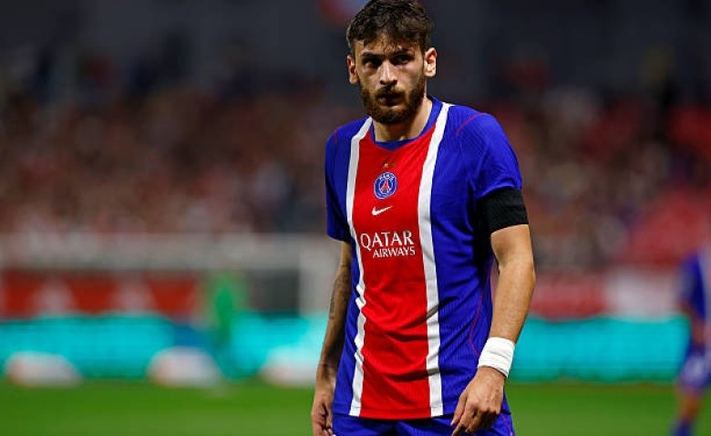 Illustration : "PSG : Absent du Ballon d'Or, Khvicha Kvaratskhelia donne des nouvelles depuis Doha"