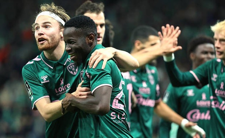 Illustration : "Mercato ASSE : Un nouveau latéral gauche réclamé en masse par les supporters !"