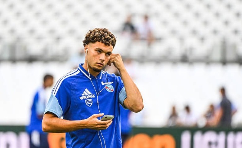 Illustration : "Mercato Strasbourg : Un contrat XXL officialisé pour le phénomène Samir El-Mourabet"